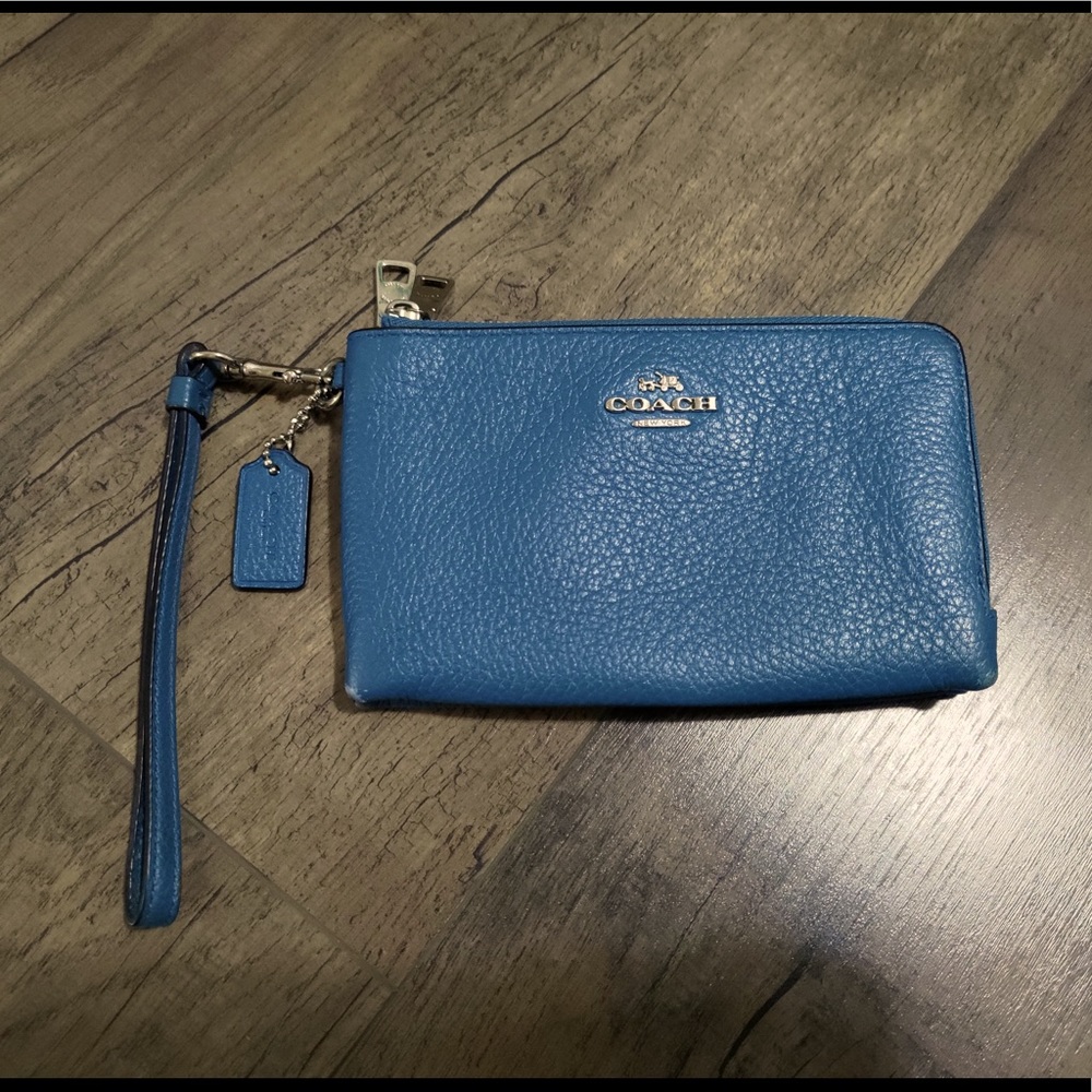 Coach Peacock Double Zip Corner wristlet